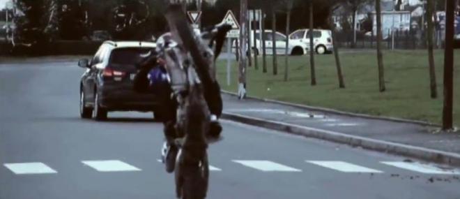 Rodéos urbains: Quelque 118 scooters et motos ont été saisis ce week-end au cours de 950 opérations de police et de gendarmerie, selon les chiffres du ministère de l'Intérieur