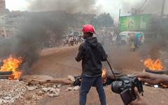 Sud Kivu : Les taximens et les chauffeurs des bus manifestent à Bukavu pour reclamer la réhabilitation des routes