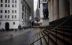 Wall Street termine en hausse, le Dow Jones franchit les 30.000 points