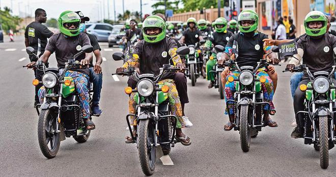 Au Bénin et au Togo, les motos-taxis roulent à l’électrique