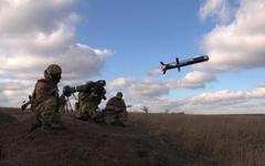 Ukraine : des armes envoyées à Kiev finiront sur le marché noir, s'inquiète Interpol