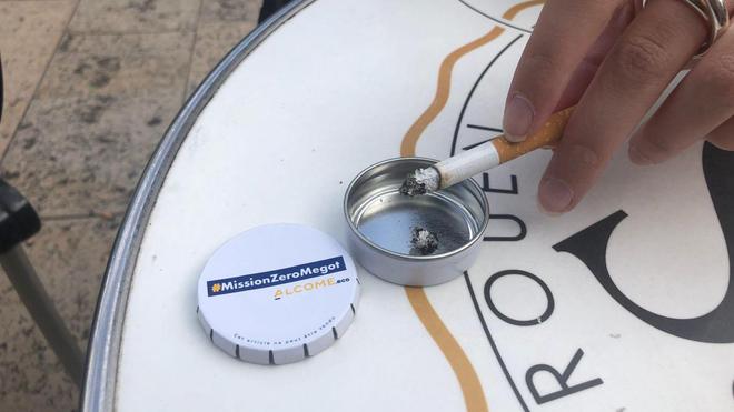 À Rouen, les buralistes proposent des cendriers de poche pour lutter contre les mégots