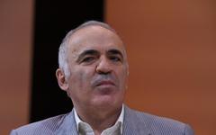 Ukraine : "Le monde libre a le devoir d'offrir aux Ukrainiens toute son aide", affirme Garry Kasparov sur LCI