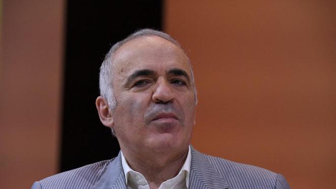 Ukraine : "Le monde libre a le devoir d'offrir aux Ukrainiens toute son aide", affirme Garry Kasparov sur LCI