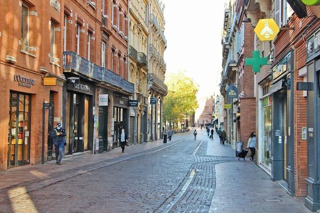 Commerces, couvre-feu, Noël : ce qui change à Toulouse après les annonces d’Emmanuel Macron