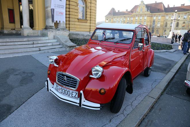 Restaurer une 2CV : quelles pièces changer en priorité ?