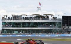 F1: Carlos Sainz domine la deuxième séance d'essais libres en Grande-Bretagne