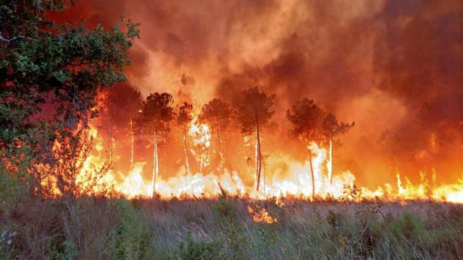 Incendies en Gironde : l’équivalent de la surface de Paris déjà parti en fumée