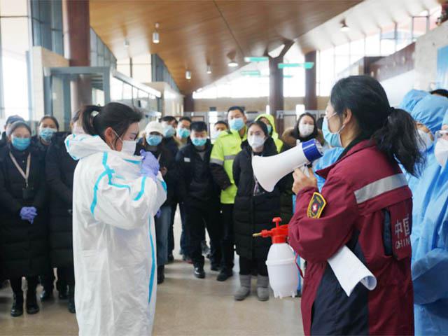 Un cas positif : grosse panique à l’aéroport de Shanghai (vidéo)