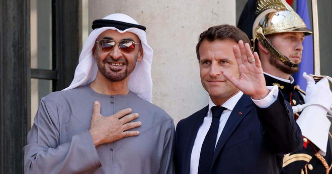 Des ONG appellent Macron à parler droits humains avec le président des Émirats