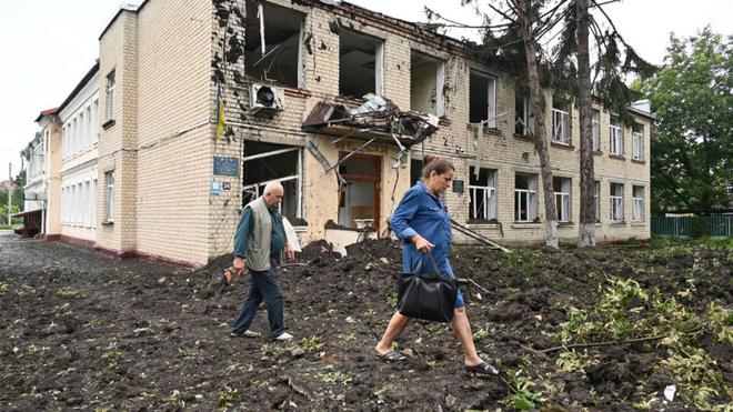 Guerre en Ukraine : série d'assauts dans le Donbass, nouvelles sanctions européennes... Le point sur la situation