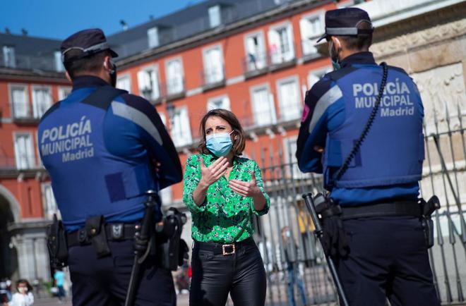 Covid-19 : en Espagne, la police municipale contrôle les personnes en quarantaine