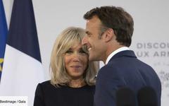Brigitte et Emmanuel Macron dînent en famille : images surprenantes de leurs vacances !