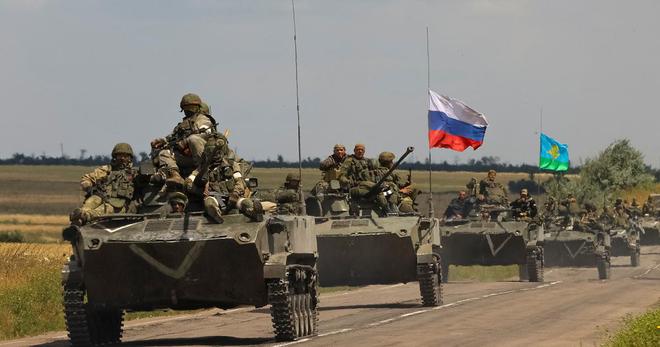 Guerre en Ukraine : la Russie masse des troupes dans le Sud pour enrayer une contre-attaque, selon le Royaume-Uni