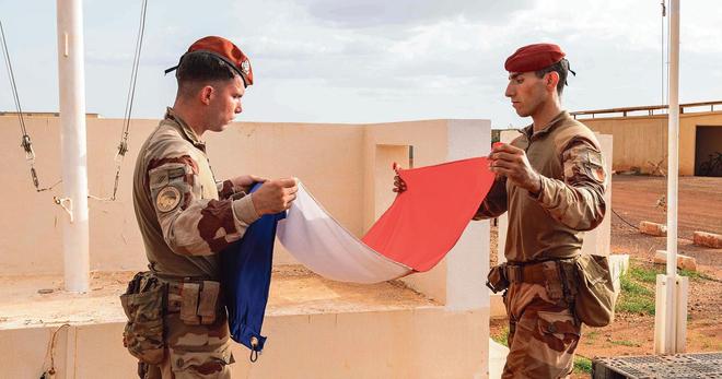 Après neuf ans au Mali, la France met fin à une mission impossible