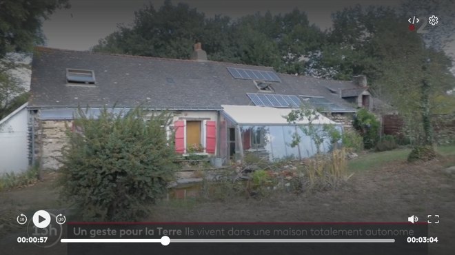 Écologie : vivre dans une maison autonome (REPORTAGE)