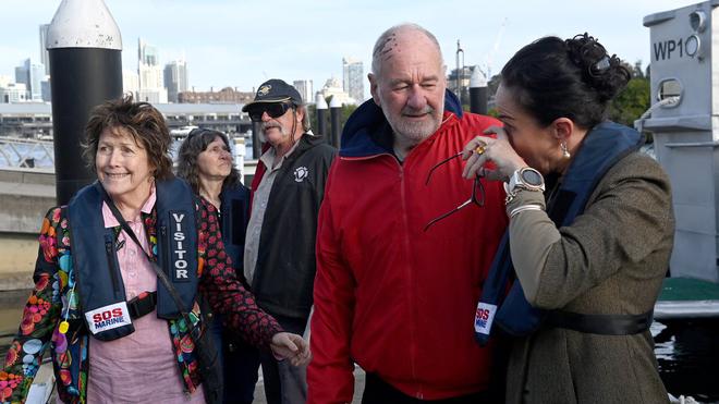 Des marins voyageant de la Nouvelle-Zélande vers l’Australie secourus par un navire de la police NSW après une mission de sauvetage de trois jours