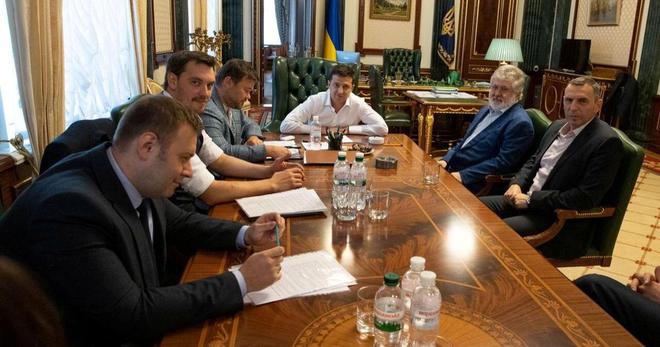 Guerre en Ukraine: dans le viseur de Volodymyr Zelensky, les oligarques ukrainiens affaiblis