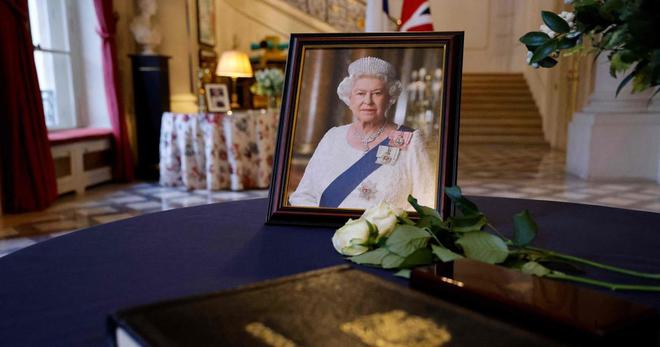 Elizabeth II laisse une mystérieuse lettre derrière elle, à n'ouvrir qu'en... 2085