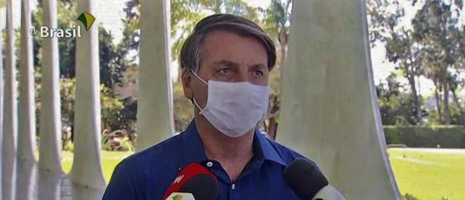 Le président brésilien Jair Bolsonaro a dit regretter certaines déclarations à l'emporte-pièce sur le Covid-19, un rare mea culpa en pleine campagne électorale