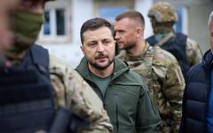 Guerre en Ukraine : Attentat ou accident ? La voiture du président ukrainien Volodimir Zelensky percutée par un autre véhicule