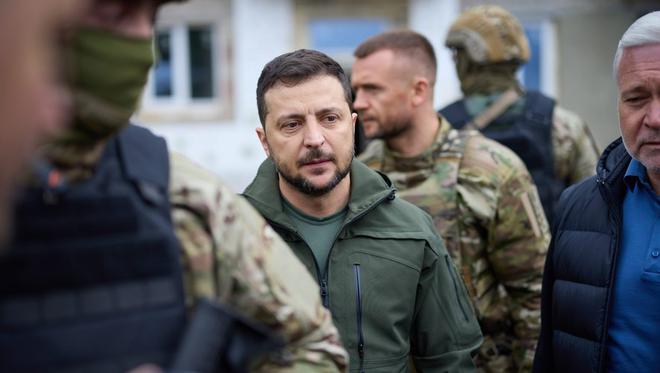 Guerre en Ukraine : Attentat ou accident ? La voiture du président ukrainien Volodimir Zelensky percutée par un autre véhicule