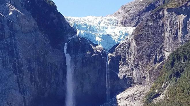 L’effondrement d’un glacier de 200 m de haut filmé par des randonneurs