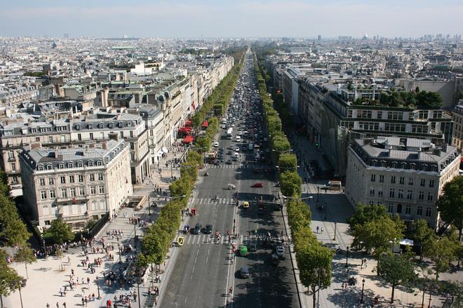 La mairie de Paris entreprend de « réenchanter les Champs-Élysées ». Pourvu que nous ne soyons pas désenchantés…