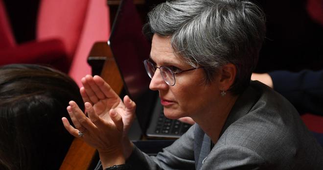 Sandrine Rousseau appelle Adrien Quatennens à se mettre «en retrait de toute parole publique»