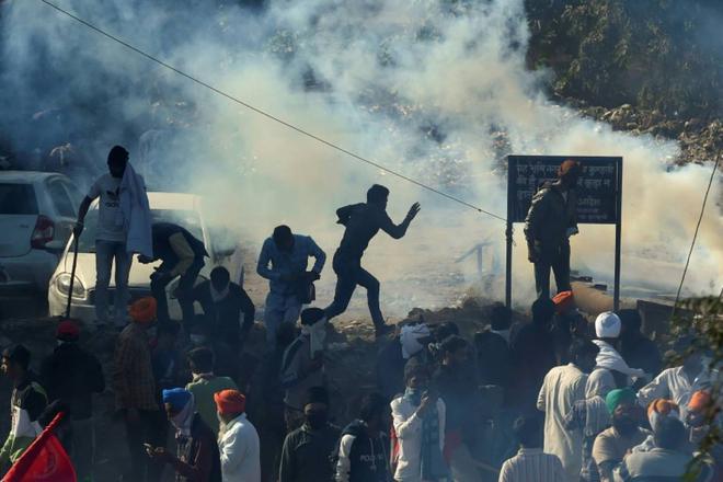Inde: nouveaux heurts entre police et paysans qui manifestent contre des réformes