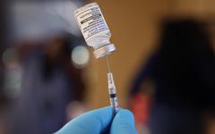Covid-19 : trois vaccins adaptés à Omicron validés par la Haute autorité de santé