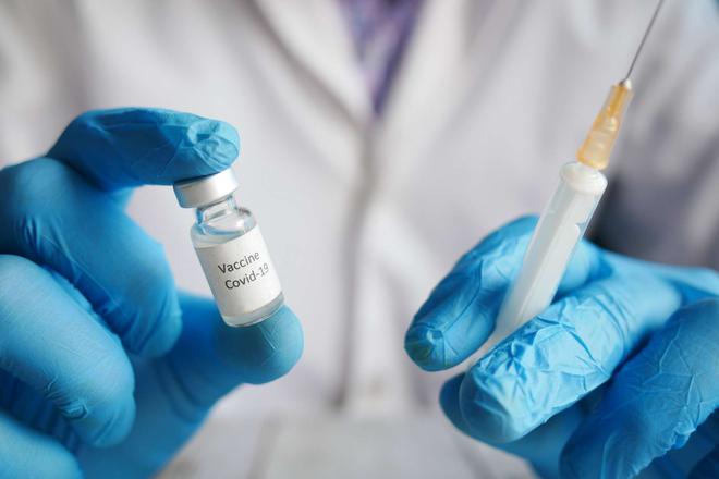 De nouveaux vaccins bivalents contre la Covid-19 débarquent en France : comment ça marche ?