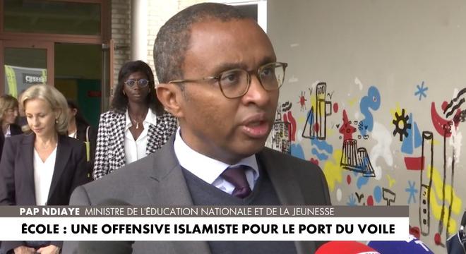 Islamisation: grande offensive islamiste à l’école pour inciter à porter des tenus islamiques… Pap Ndiaye se dit « attentif » et promet… de ne rien faire  (Vidéo)