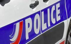 Un homme a été arrêté et placé en garde à vue dimanche  après avoir attaqué sa compagne à coups de couteau à Champigny-sur-Marne, dans le Val-de-Marne