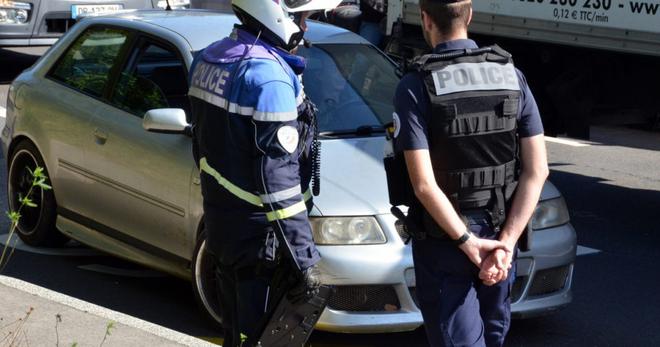 Besançon : il se fait contrôler parce qu’il téléphone en conduisant alors qu’il est recherché par la police