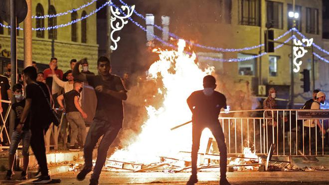 Pour empêcher les fêtes juives les islamistes palestiniens provoquent des émeutes à Jérusalem