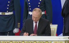 Vladimir Poutine signe officiellement l'annexion de quatre régions d'Ukraine à la Russie