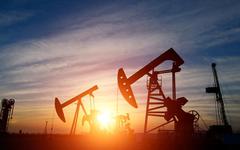 Les cours du pétrole bondissent, baisse de production en vue
