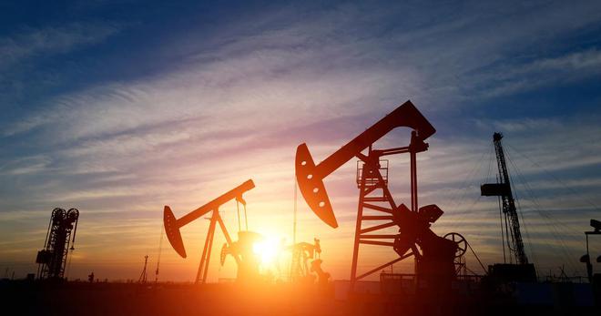 Les cours du pétrole bondissent, baisse de production en vue