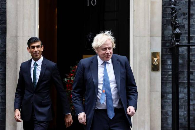 Grande-Bretagne: Boris Johnson et Rishi Sunak favoris pour succéder à Liz Truss