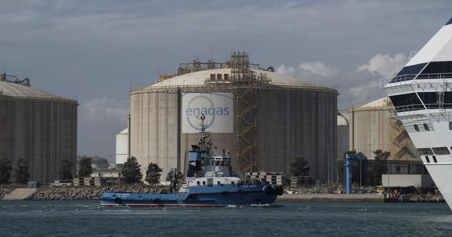 Pourquoi des cargos remplis de gaz sont bloqués dans les eaux espagnoles