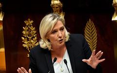 Budget: le RN votera la motion de censure de la Nupes, annonce Marine Le Pen