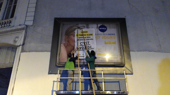 Lyon : des enseignes lumineuses éteintes par des collectifs comme Greenpeace ou Alternatiba