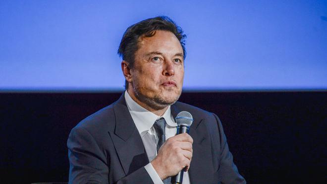 Rachat de Twitter : Elon Musk licencie à tour de bras et accuse des activistes d'avoir fait chuter le chiffre d'affaireso