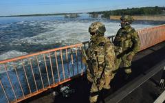 La Russie accuse l'Ukraine d'avoir "endommagé" par une frappe un barrage près de Kherson