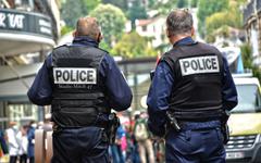 Nantes : Un adolescent menace un automobiliste avec ses enfants “démarre sinon je te tue” pour fuir la police