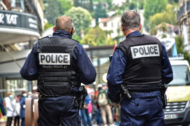 Nantes : Un adolescent menace un automobiliste avec ses enfants “démarre sinon je te tue” pour fuir la police