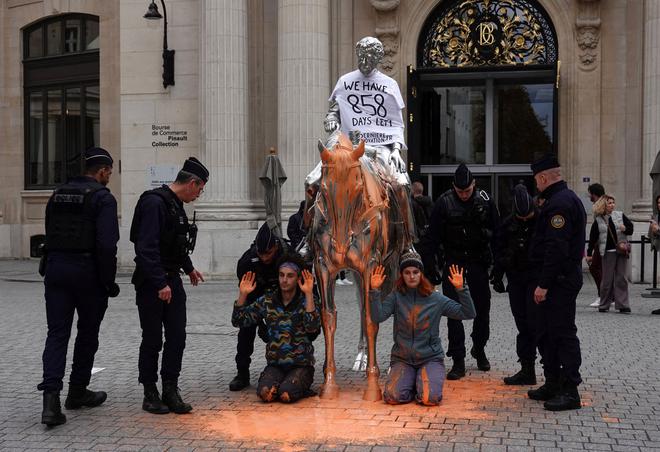 Charles Ray à Paris, Gustav Vigeland à Oslo: les militants écologistes ciblent des sculptures sans vitres protectrices