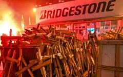 Bridgestone: manifestation de salariés pour peser sur les négociations