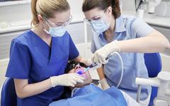 Vers un encadrement plus strict des centres dentaires et d'ophtalmologie ?